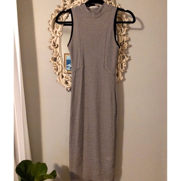 Mock neck dress - Picture 2 of 5